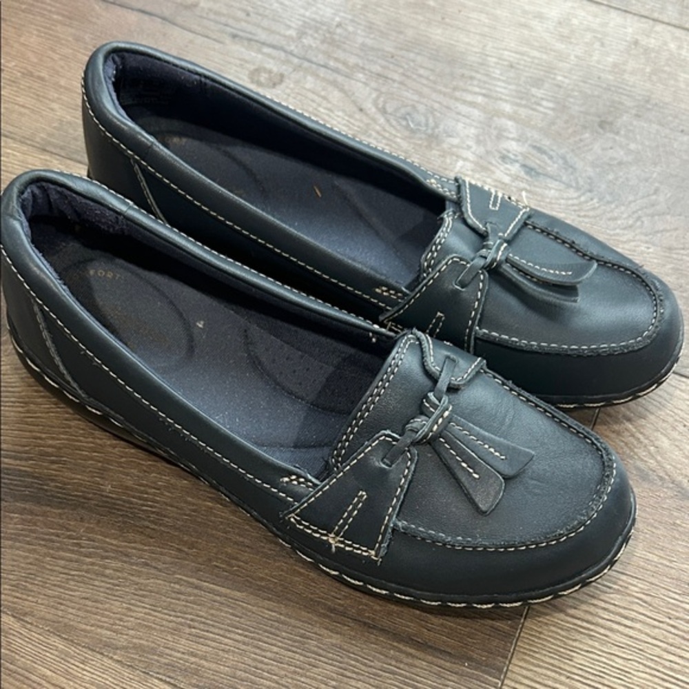 Clarks Black Leather Loafers with Stitch Detail ! Size 6